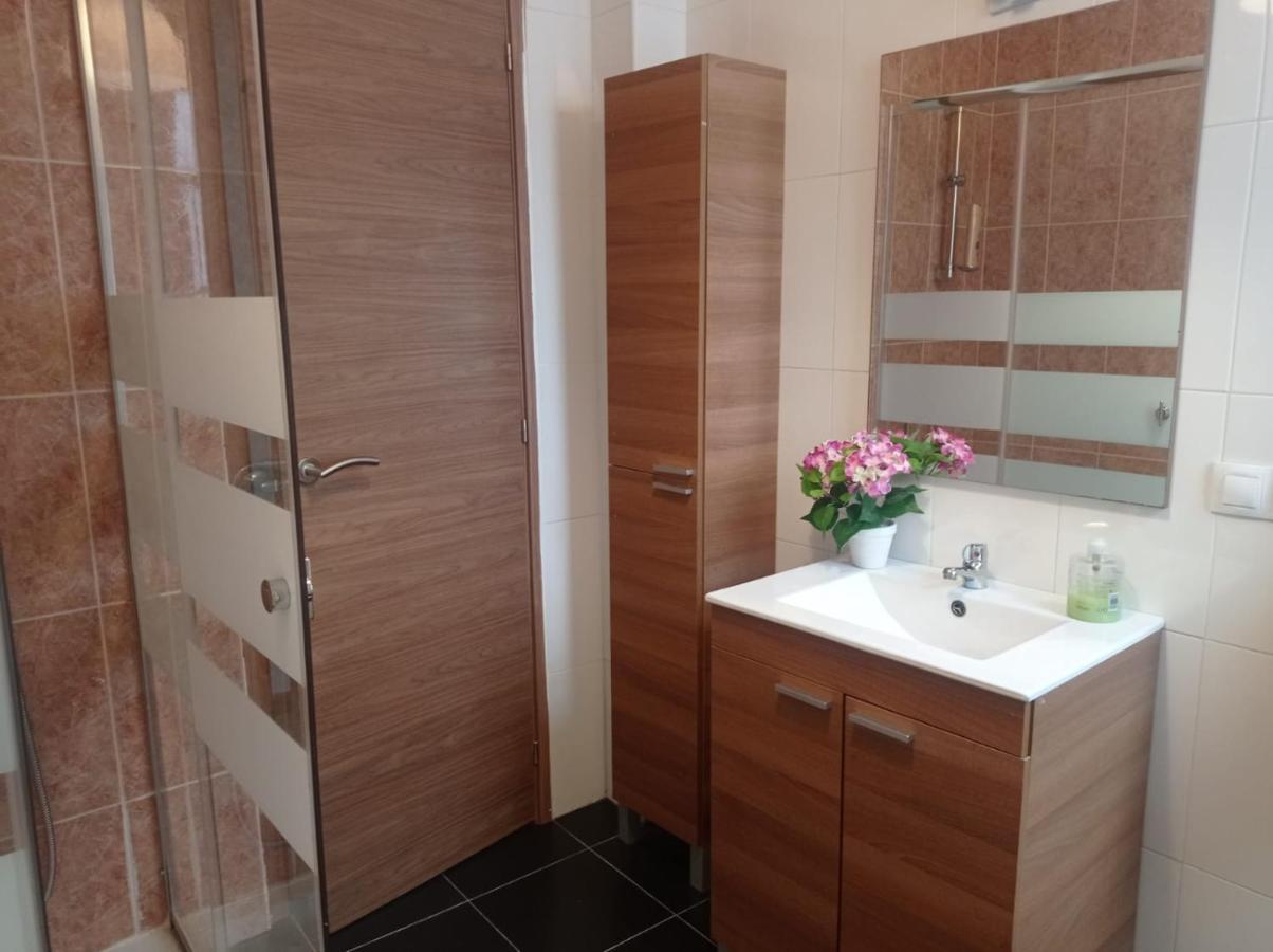 2 Con Parking Apartment